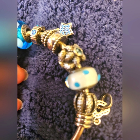 Pandora Bangle + charms - Picture 4 of 10